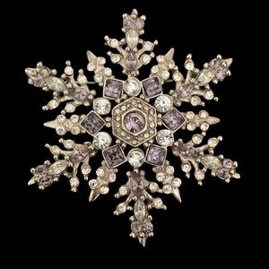 ❄️☃️Vintage Snowflake Pin☃️❄️